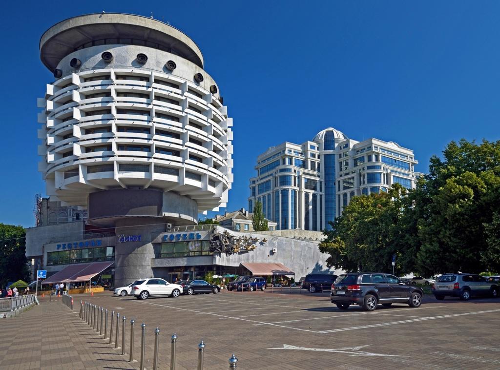 Salute Hotel Kiev Exterior foto